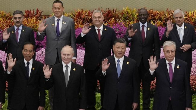 President Jokowi Poses with Vladimir Putin and Xi Jinping at BRI Forum in China