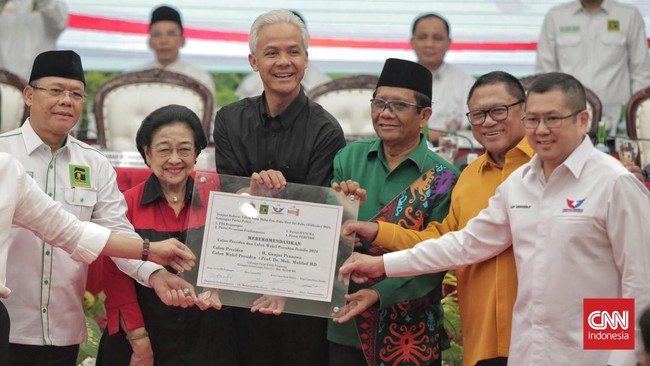 Komisioner KPU Idham Holik mengatakan partai pengusung bakal capres-cawapres Ganjar Pranowo dan Mahfud MD bakal mendaftar sekitar pukul 11.00 WIB.