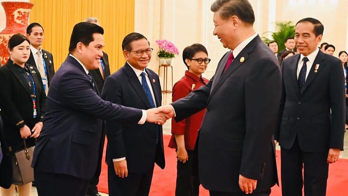 Menteri BUMN Erick Thohir mendampingi Presiden RI Joko Widodo dalam pertemuan bilateral dengan Presiden China Xi Jinping. [IG Erick Thohir]