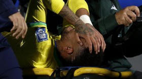 FOTO: Tangis Neymar Pecah Usai Cedera di Uruguay vs Brasil
