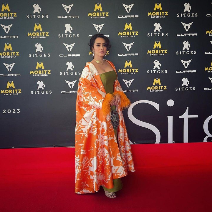 <p>"SITGES 56 E Festival Internacional De Cinema Fantastic De Catalunya Spain. <em>Thank you for the magnificent dress</em> <em>@sebastiangunawanofficial and beautiful necklace @tuloladesigns</em>," tulis Alexandra. (Foto: Instagram: @got_alex)</p>
