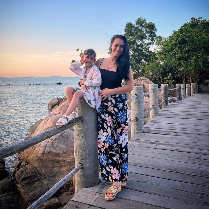 <p>Alexandra pernah menikah dengan Arief Utama Waworuntu pada tahun 2016. Dari pernikahan ini, ia dikaruniai seorang putri bernama Charleteana Eleanore. (Foto: Instagram: @got_alex)</p>