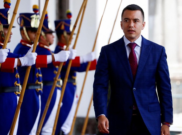 Ecuadorian President-elect Daniel Noboa arrives to meet with current President Guillermo Lasso to begin the transition process before Noboa takes office in December, at the Presidential Palace in Quito, Ecuador, October 17, 2023. REUTERS/Karen Toro 5 Presiden dan Perdana Menteri Termuda di Dunia