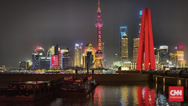 FOTO: Menikmati Gemerlap Cahaya Kota Shanghai Saat Malam