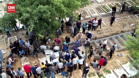 VIDEO: Rekaman Drone Pemakaman Massal Korban Serangan Israel