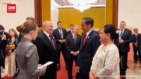 VIDEO: Canda Tawa Jokowi Kala Bertemu Putin di China