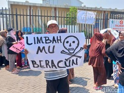 Warga 6 Desa di Pasuruan Demo PT Satoria Buntut Sungai Welang Tercemar