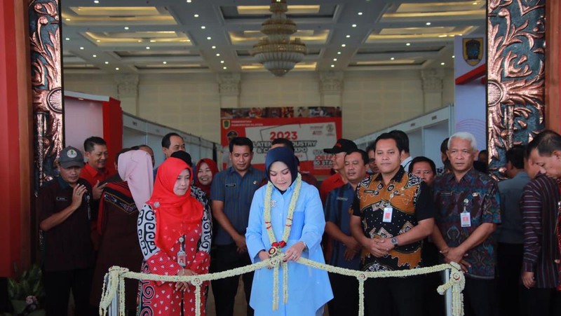 Pemerintah Kabupaten Klaten melalui Dinas Perindustrian dan Tenaga Kerja setempat menggelar Klaten 4.0 Industry & Carrier Expo di Grha Bung Karno Klaten.