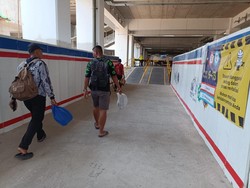 Menjajal Akses Alternatif Naik KRL di Stasiun Manggarai yang Lagi Dipermak