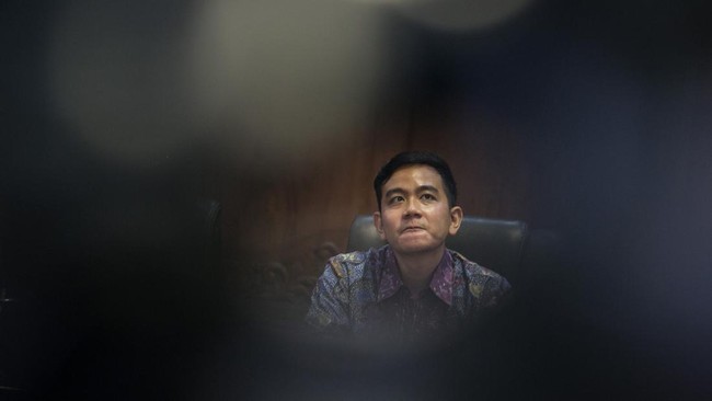 Wali Kota Solo Gibran Rakabuming Raka menjadi perbincangan setelah sempat digadang-gadang bakal menjadi calon wakil presiden mendampingi Prabowo Subianto.
