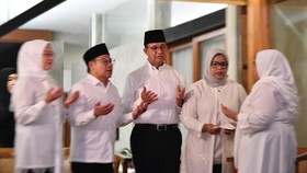 Alasan Anies-Imin Daftar Pilpres ke KPU Pakai Kemeja Putih Peci Hitam