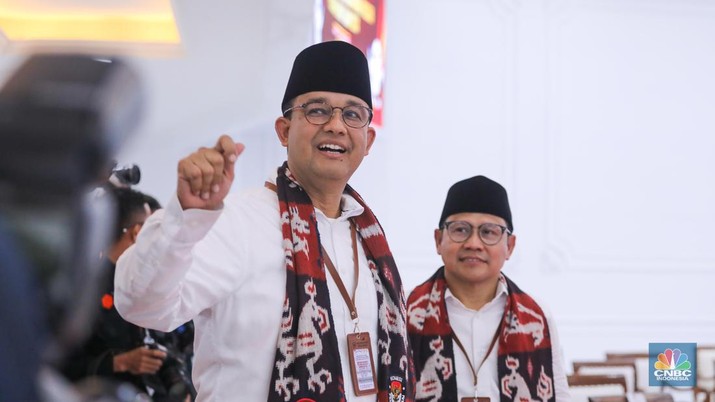 Bakal calon Presiden Anies Baswedan bersama bakal calon Wakil Presiden Muhaimin Iskandar saat melakukan pendaftaran bakal pasangan calon presiden dan wakil presiden pemilihan umum 2024 di Gedung KPU, Jakarta, Kamis (19/10/2023). (CNBC Indonesia/Faisal Rahman)