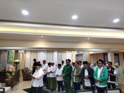 Momen Cak Imin Salat Subuh Berjamaah Sebelum Mendaftar ke KPU
