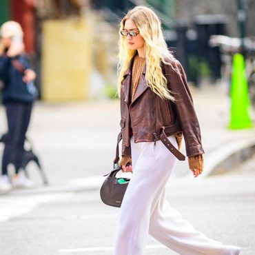 Dapat Ancaman Pembunuhan gegara Dukung Palestina, Gigi Hadid Santai Asyik Kerja