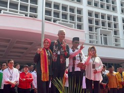 Ini Alasan Ganjar-Mahfud Pilih Warna Baju Berbeda saat Daftar ke KPU
