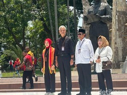 Mahfud-Ganjar Bareng Istri ke Tugu Proklamasi Sebelum Daftar KPU
