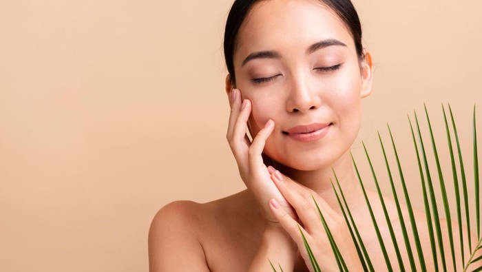 Ilustrasi Perempuan dengan Kulit Sehat/Foto: Freepik.com/Freepik