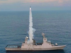 Pertama Kalinya Kapal Perang Canggih Israel Serang Hamas