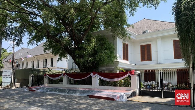 Rumah Prabowo di Jl Kertanegara IV, Jakarta, sepi pada Kamis siang ini. Dua bakal capres lainnya mendaftar ke KPU.
