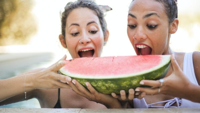 img-title 10 Makanan Sehat yang Ampuh Atasi Kulit Kering, Kulit Tetap Lembap Meski Cuaca Panas