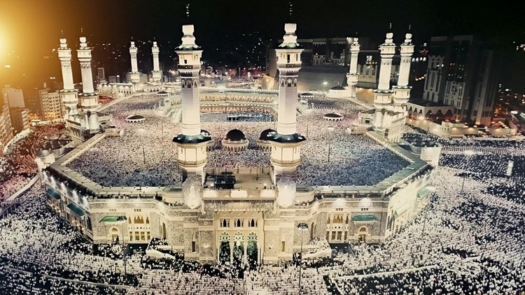 Praying in Mecca at Kaaba