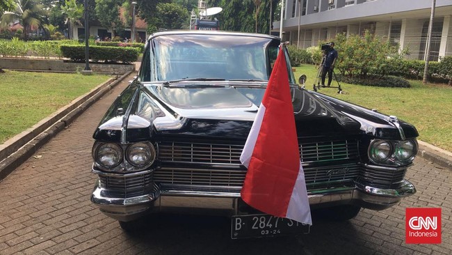 Ganjar dan Mahfud mendaftar ikut Pemilu 2024 ke KPU menaiki mobil klasik Cadillac 62S buatan 1964.
