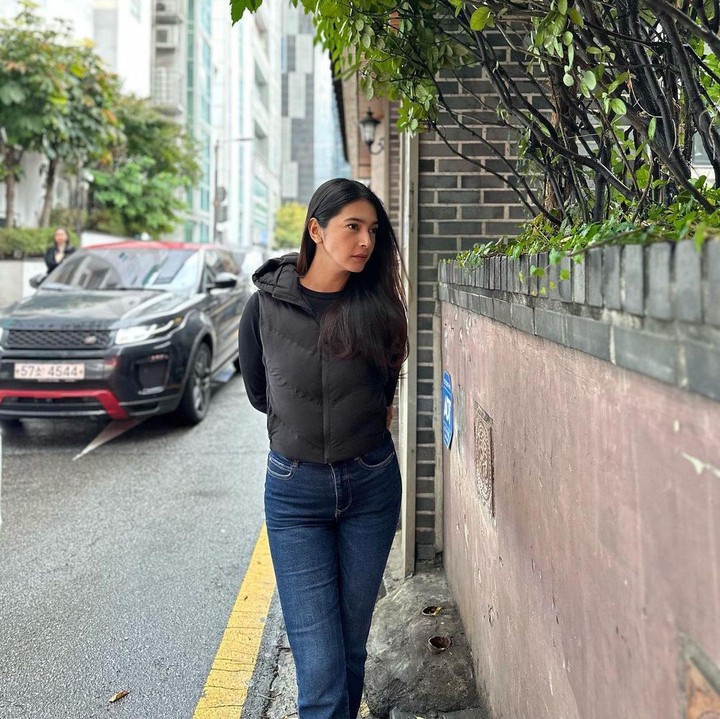 <p>Aktris Nabila Syakieb tengah berlibur ke Korea Selatan, Bunda. Perempuan 37 tahun ini tampaknya sedang berlibur bersama teman-temannya. (Foto: Instagram @nsyakieb85)</p>