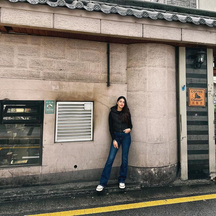 <p>Gaya berpakaian Nabila yang simpel selama liburan di Korea menuai pujian dari netizen. "Cewek yg simple ngak ribet cara berpakaiannya... syukaaaa," tulis salah satu netizen di kolom komentar. (Foto: Instagram @nsyakieb85)</p>