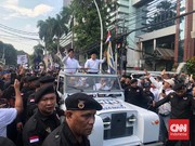 Anies-Cak Imin Digendong Land Rover Tua Daftar ke KPU