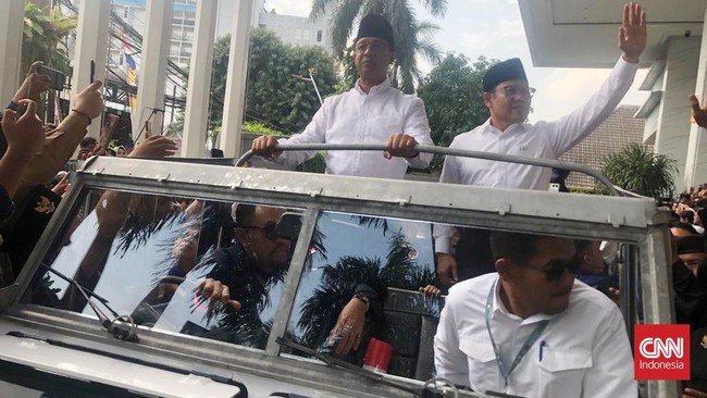 Pasangan Anies-Cak Imin akan melanjutkan program Kartu Indonesia Pintar (KIP) plus hingga melanjutkan pembangunan proyek jalan Trans Papua.
