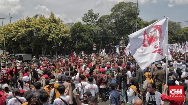 Waketum Gerindra Habiburokhman menganggap tidak ada yang istimewa dari pendaftaran Anies-Muhaimin dan Ganjar-Mahfud ke KPU pada hari ini.