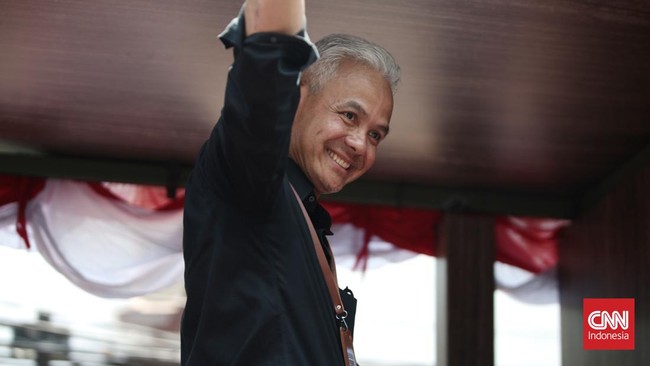 Pimpinan Pondok Pesantren Cipasung, Kabupaten Tasikmalaya, Jawa Barat KH Ubaidillah Ruhiat mendukung Ganjar Pranowo ketimbang dua capres lainnya.