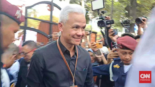 Wakil Ketua TPN mengaku tak mengetahui persis ada usulan Presiden Joko Widodo di balik baju garis hitam putih yang sering dikenakan Ganjar belakangan.