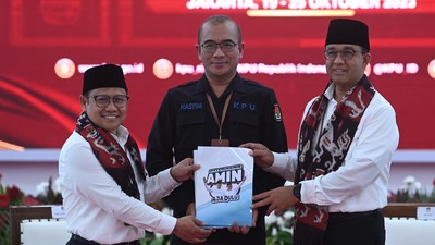 Ketua KPU Hasyim Asy'ari menyatakan berkas pendaftaran bakal calon presiden dan calon wakil presiden Anies Baswedan dan Cak Imin lengkap.