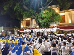 Tiba di Kertanegara, Prabowo Nyanyi Ya Lal Wathon Bareng Relawan