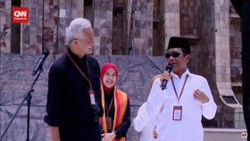 VIDEO: Berkemeja Putih Ke KPU, Mahfud: Ada Pesan Tuhan Di Baju Ini