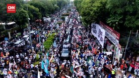 VIDEO: Massa Pendukung Pasangan Capres-Cawapres Ke KPU Dari Udara