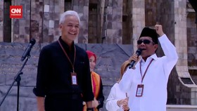 VIDEO: Mahfud saat Daftar: Saya Pakai Baju yang Disiapkan 5 Tahun Lalu