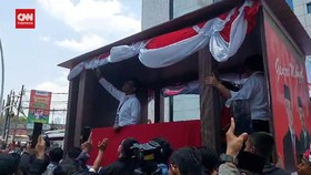 VIDEO: Ganjar Pranowo dan Mahfud MD Berangkat ke KPU