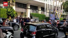 VIDEO: Jelang Daftar ke KPU, Pendukung Anies-Imin Padati NasDem Tower