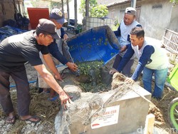 Warga Ngemplak Boyolali Manfaatkan Eceng Gondok untuk Biogas