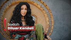 Ngaku Pernah Pakai Auto-Tune, Penyanyi Cher Menolak AI Ada di Musiknya