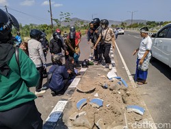 Main HP di Jalan, 2 Pemotor Terkapar