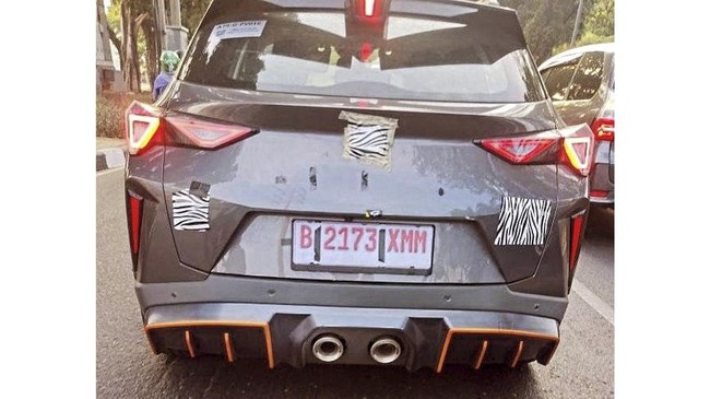 Foto-foto netizen memperlihatkan mobil misterius diduga GAC GS3 Emzoom R-Style sedang beredar di jalanan Indonesia.
