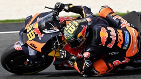 Brad Binder Kenang Momen Lindas Kaki Miguel Oliveira di Mandalika