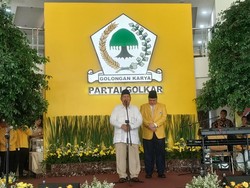 Prabowo Asyik Nyanyi Sambil Joget di HUT ke-59 Golkar
