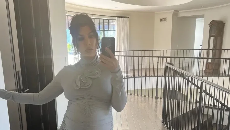 Kourtney Kardashian yang sedang hamil memperlihatkan kamar bayi.