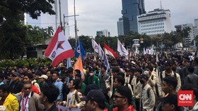Massa Mahasiswa Menyemut di Patung Kuda, Demo 9 Tahun Rezim Jokowi