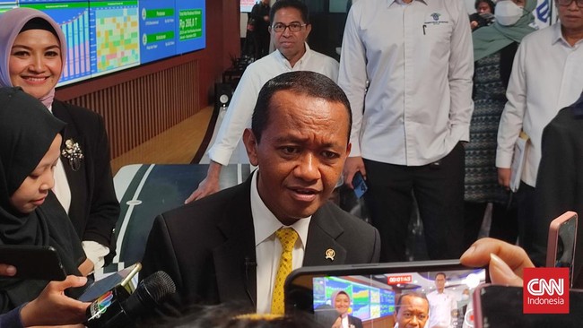 Menteri Investasi/Kepala BKPM Bahlil Lahadalia merasa senang dapat ancaman bakal digugat Pontjo Sutowo terkait pencabutan izin pengelolaan Hotel Sultan.