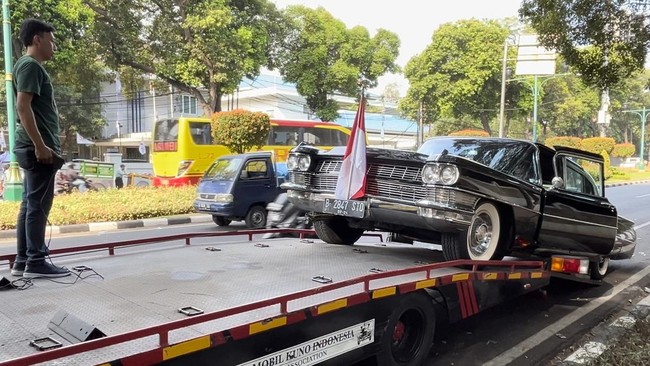 Limosin Cadillac bekas mobil dinas Sukarno rencananya bakal digunakan Ganjar dan Mahfud tetapi tak jadi dilakukan.